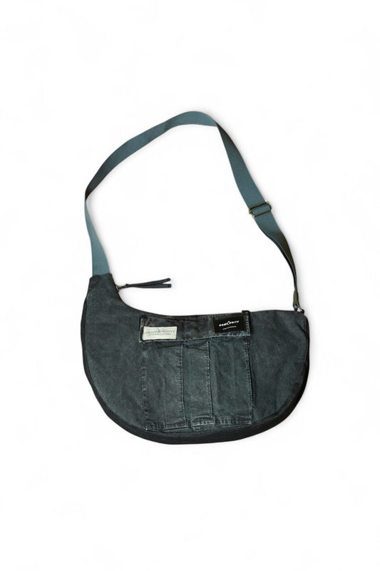 UPCYCLED MESSENGER BAG (BLACK)