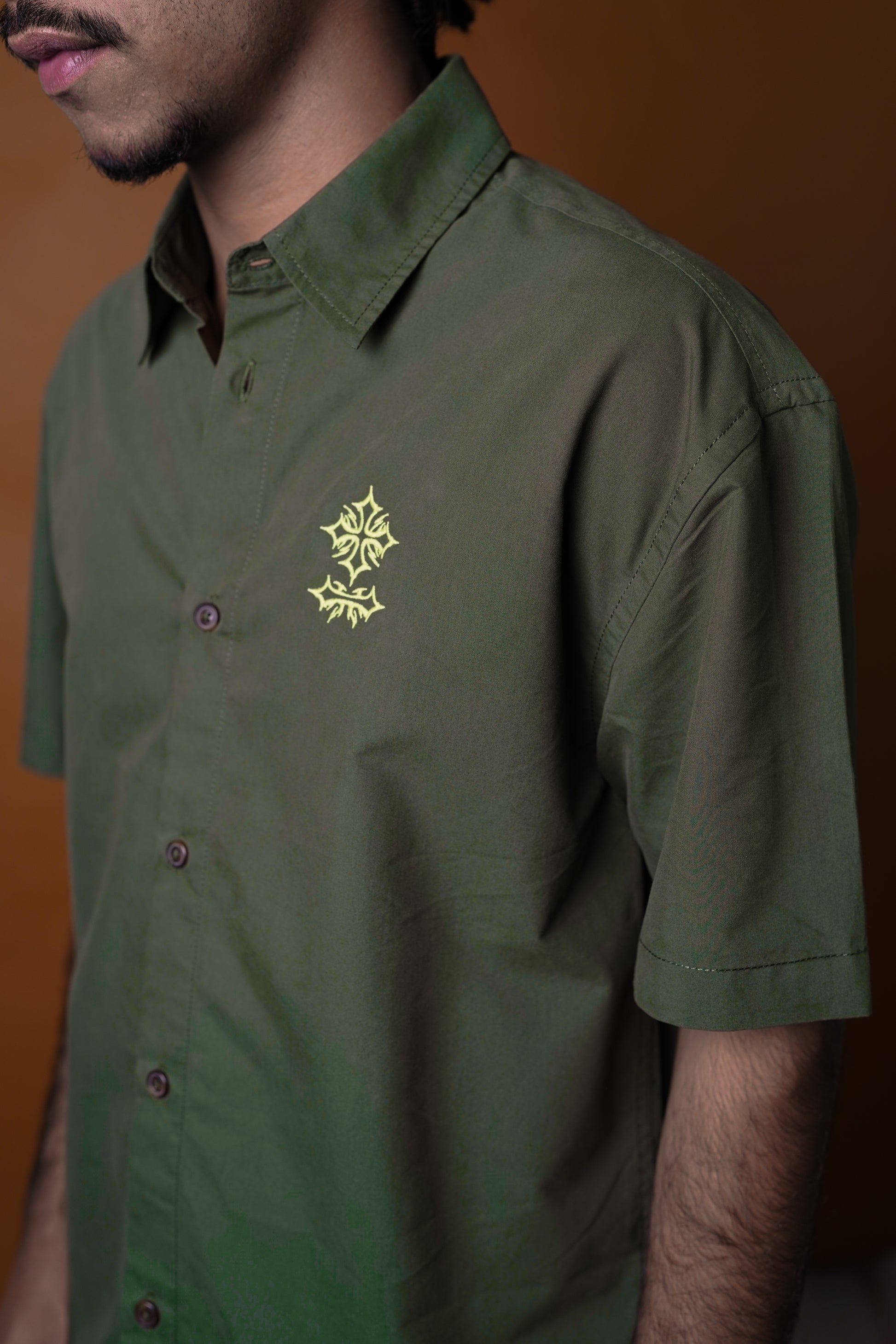 COMEUNITY INDIA Lemonade Green Shirt Side look