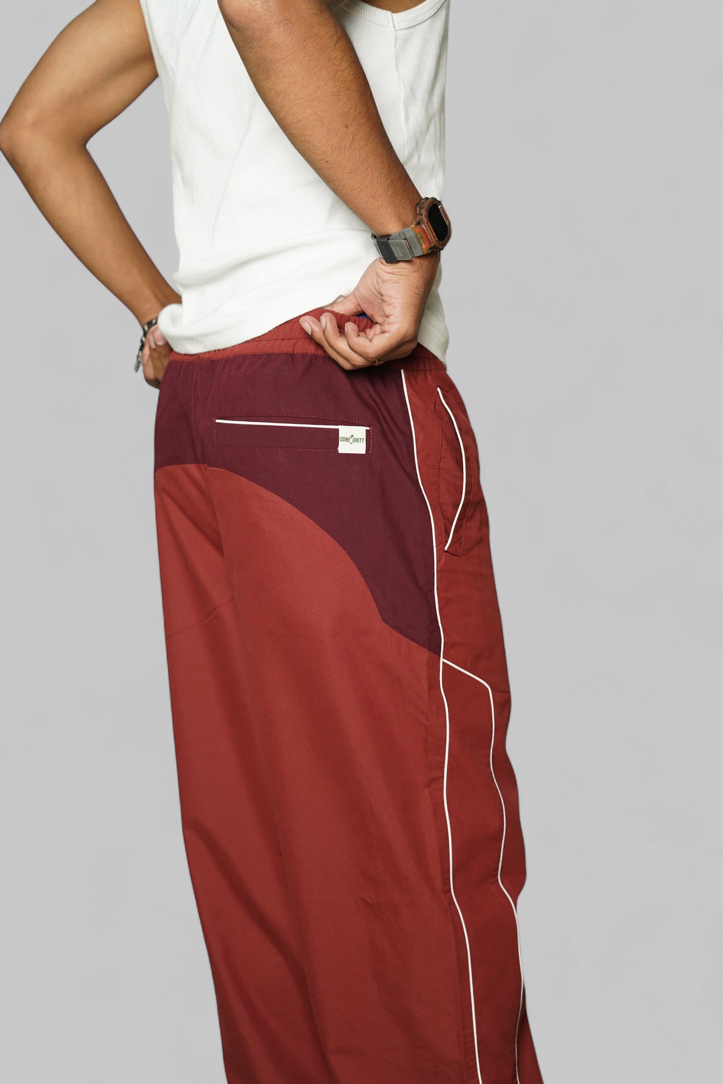 COMEUNITY Red Piping Pants Picture
